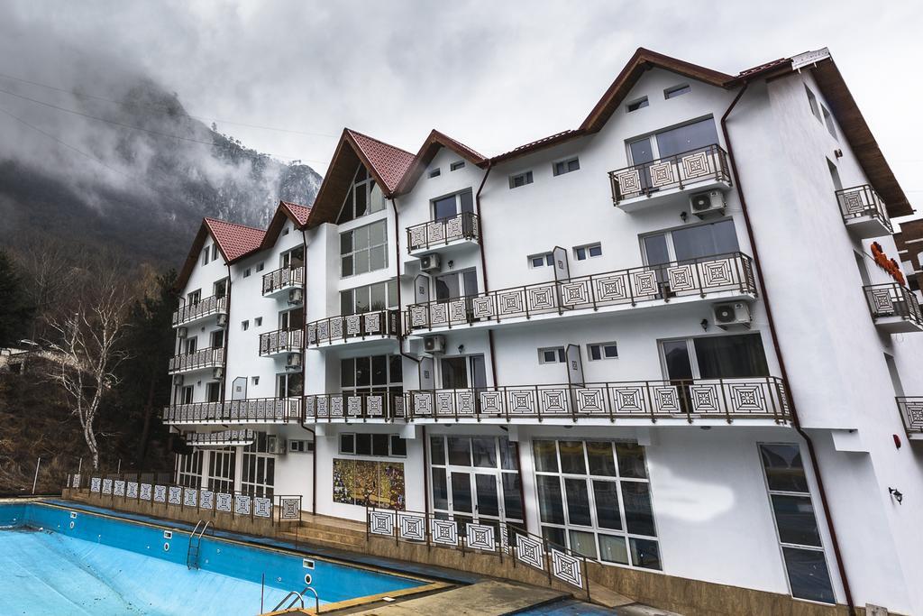 Hotel Sara'S Sons Băile Herculane Exteriér fotografie