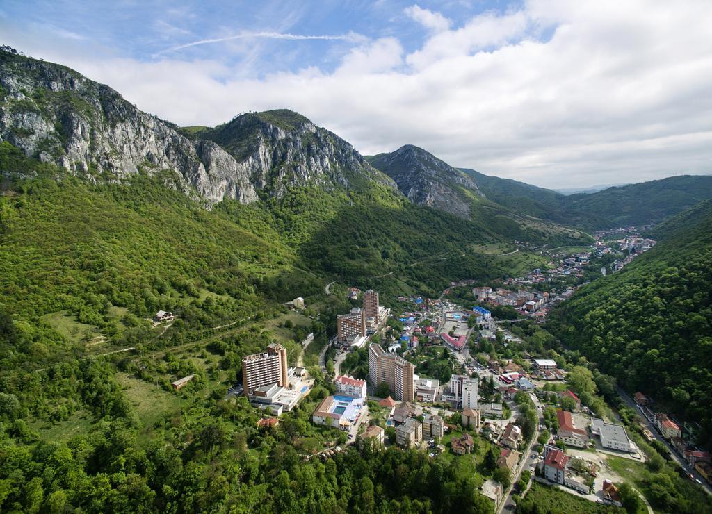 Hotel Sara'S Sons Băile Herculane Exteriér fotografie