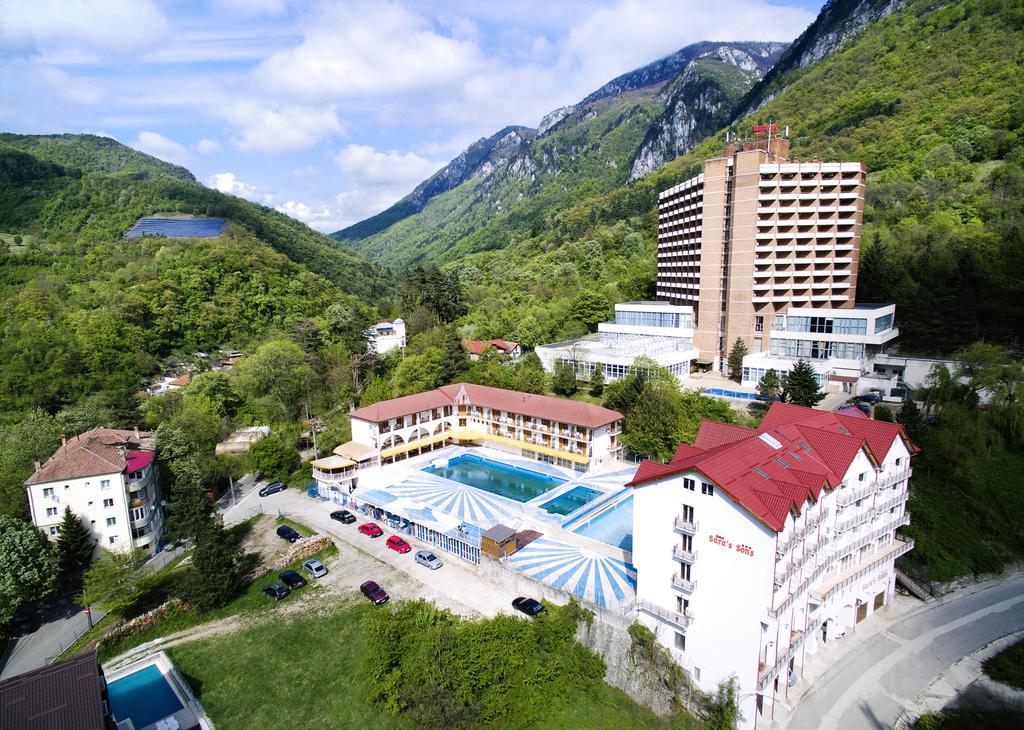 Hotel Sara'S Sons Băile Herculane Exteriér fotografie
