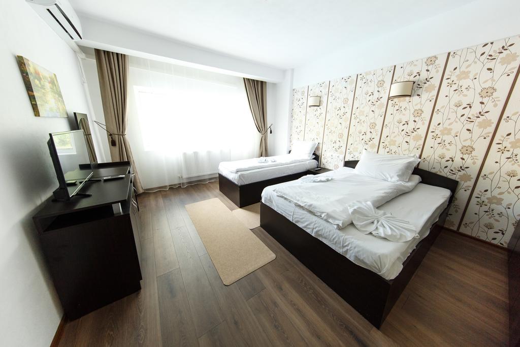 Hotel Sara'S Sons Băile Herculane Exteriér fotografie